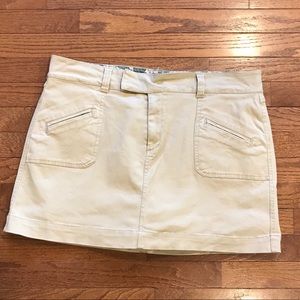 💜 cream mini skirt with shorts under, skort.